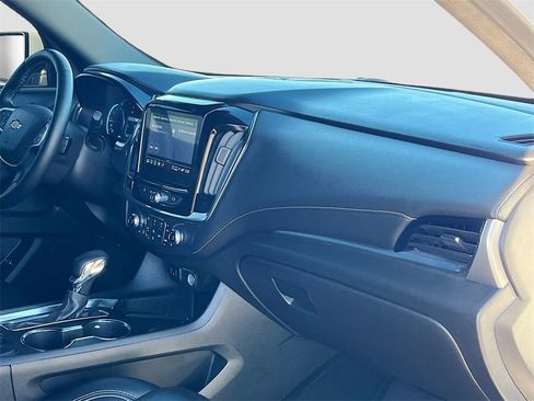 Used 2023 Chevrolet Traverse LT image 30