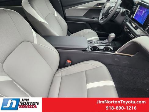 Used 2025 Toyota Camry SE image 16