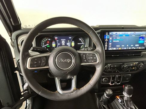 Used 2024 Jeep Wrangler Unlimited Sahara AWD/4WD image 16