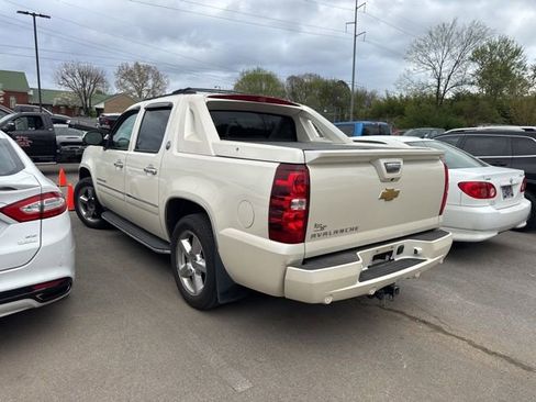 Used 2013 Chevrolet Avalanche LTZ image 5