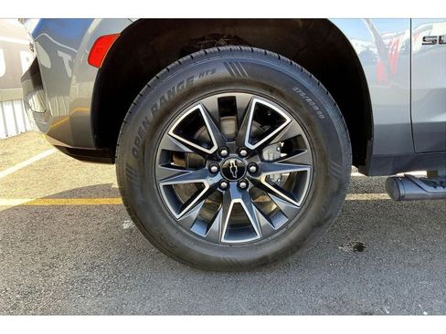 Used 2022 Chevrolet Suburban Z71 w/ Z71 Off-Road Package image 9