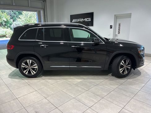 Used 2025 Mercedes-Benz GLB 250 4MATIC image 3
