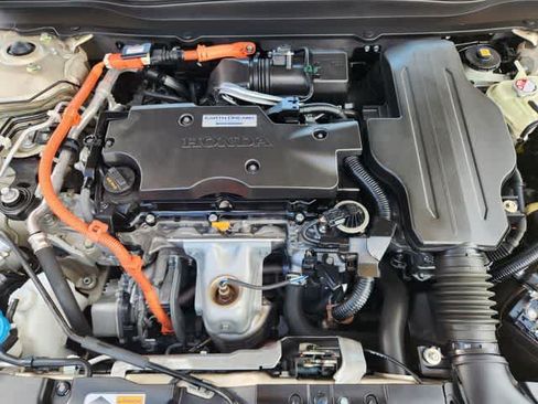 Used 2018 Honda Accord Touring image 9