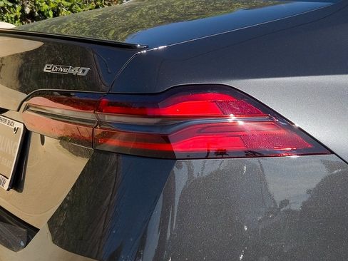 New 2026 BMW i5 eDrive40 image 7