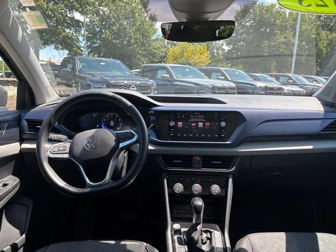 Used 2023 Volkswagen Taos SE w/ Panoramic Sunroof Package FWD image 8