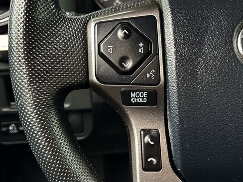 Used 2016 Toyota Tacoma Limited image 17