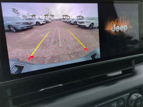 Used 2025 Jeep Gladiator Sport image 29