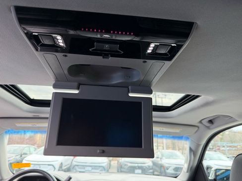 Used 2018 Chevrolet Suburban LT image 20