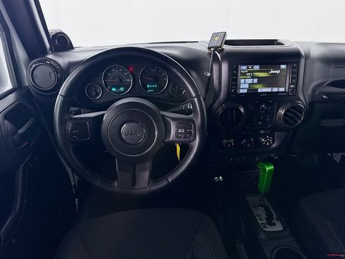 Used 2014 Jeep Wrangler Unlimited Sahara AWD/4WD image 21