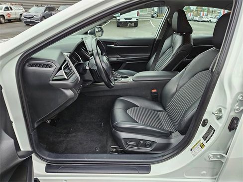 Used 2023 Toyota Camry SE image 10
