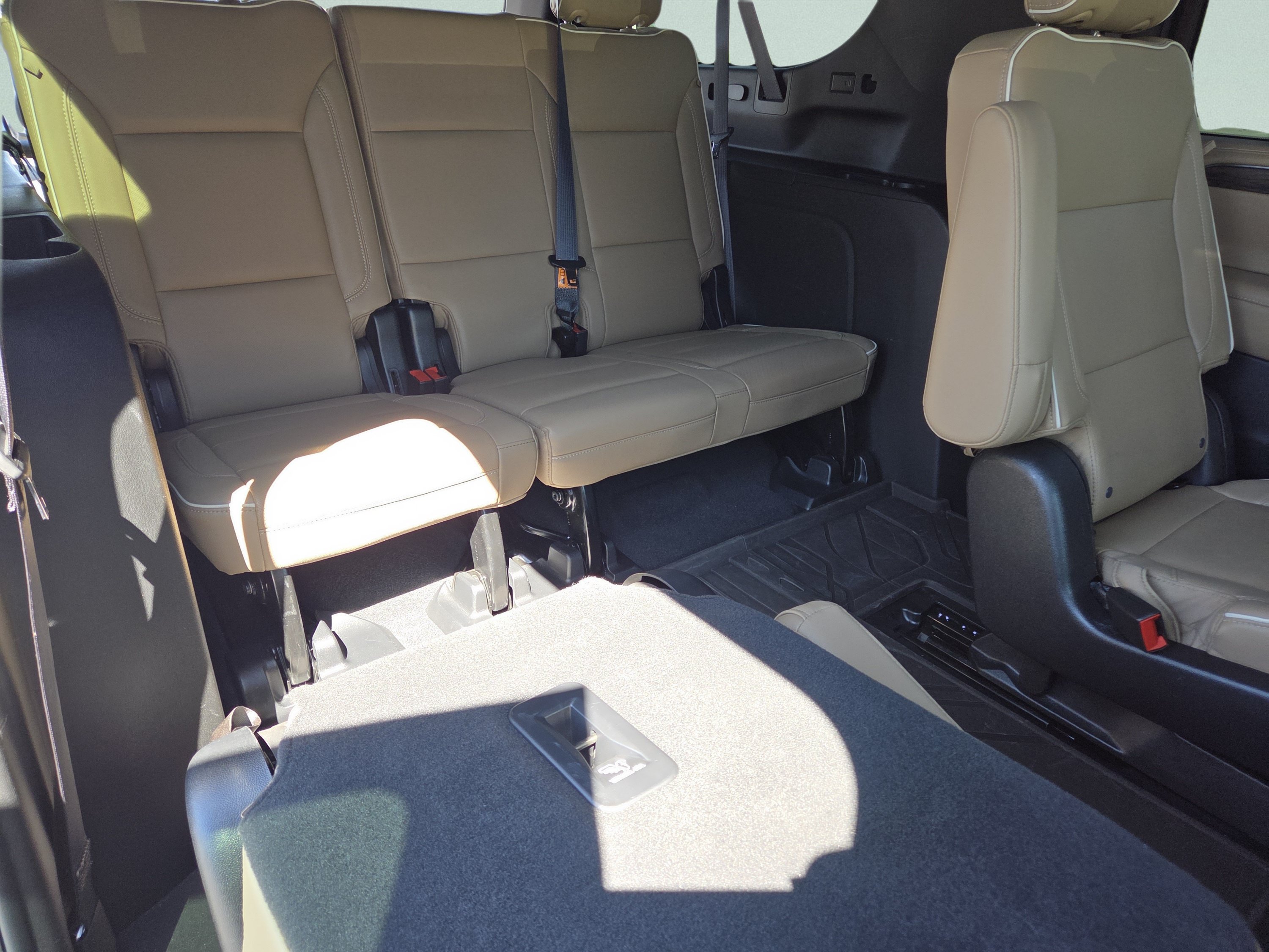 Used 2023 Chevrolet Suburban Premier AWD/4WD image 5