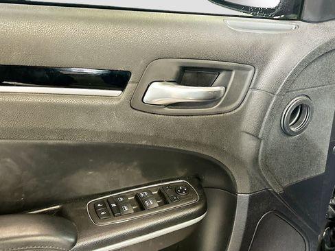 Used 2023 Chrysler 300 Touring w/ Sport Appearance Package RWD image 17