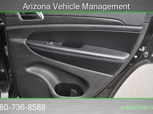 Used 2017 Jeep Grand Cherokee Altitude RWD image 31