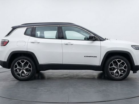 Used 2025 Jeep Compass Limited AWD/4WD image 11