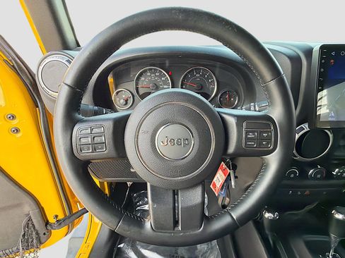 Used 2015 Jeep Wrangler Unlimited Sahara w/ Connectivity Group image 30