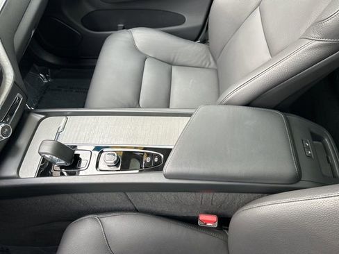 Certified 2025 Volvo XC60 B5 Plus image 26