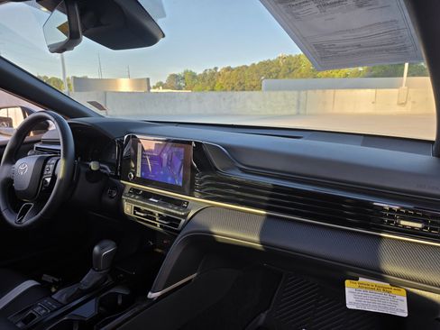 Used 2025 Toyota Camry SE w/ Convenience Package image 25