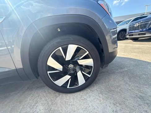 Used 2025 Volkswagen Atlas Cross Sport SE FWD image 12