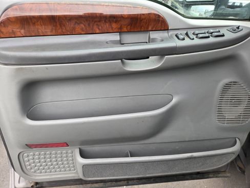 Used 2003 Ford F250 XLT image 6