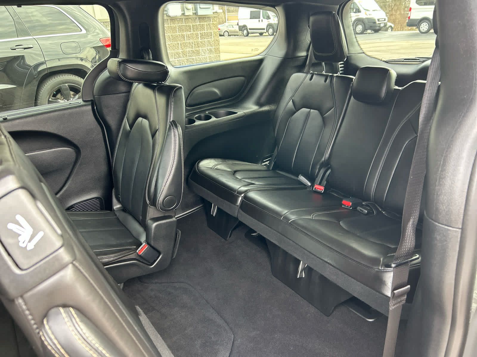 Used 2025 Chrysler Pacifica Select FWD image 28