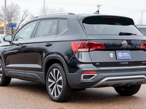 Used 2022 Volkswagen Taos SE w/ Panoramic Sunroof Package AWD/4WD image 4