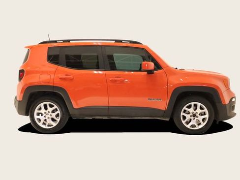 Used 2018 Jeep Renegade Latitude image 4