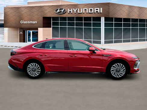 New 2025 Hyundai Sonata Limited image 9