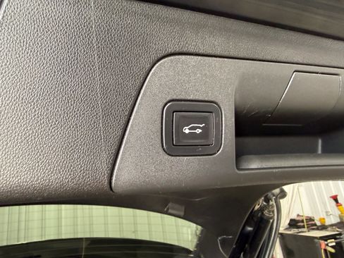Used 2021 Buick Envision Essence AWD/4WD image 6