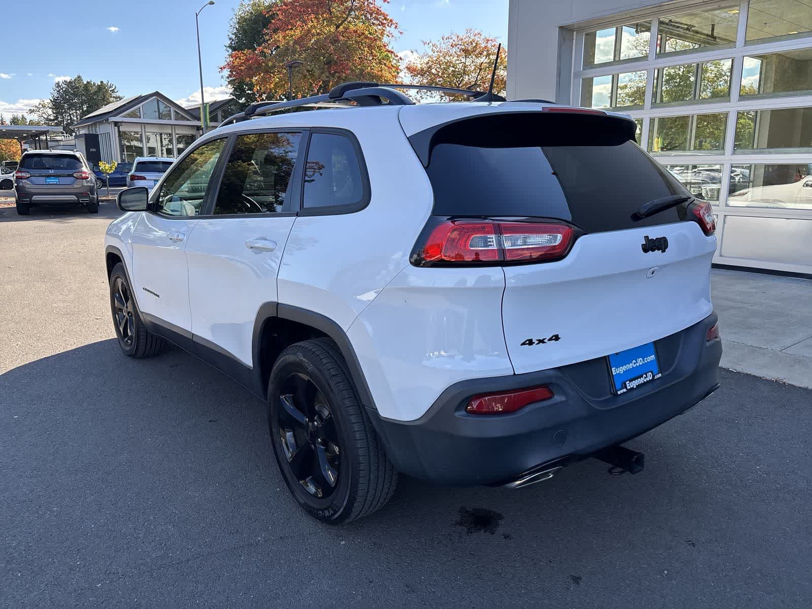 Certified 2018 Jeep Cherokee Latitude w/ Altitude Package AWD/4WD image 3