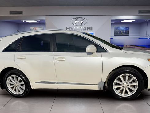 Used 2012 Toyota Venza LE w/ LE Convenience Pkg FWD image 2
