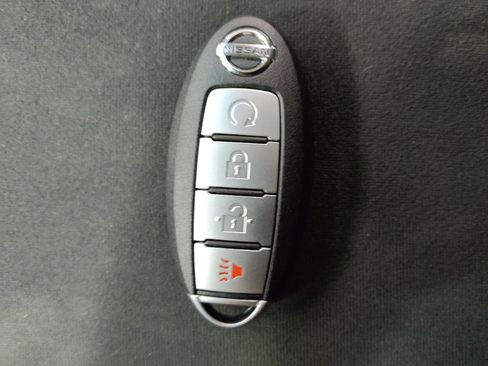 Used 2016 Nissan Pathfinder SV AWD/4WD image 32