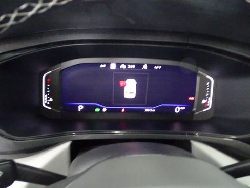 Used 2023 Volkswagen Taos SEL image 18