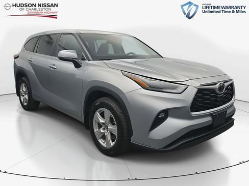Used 2024 Toyota Highlander LE image 1
