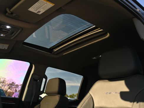 Used 2024 GMC Sierra 1500 Denali w/ Denali Reserve Package image 9