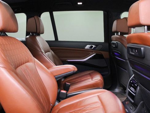 Used 2021 BMW X7 xDrive40i w/ M Sport Package AWD/4WD image 27