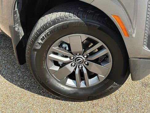 Used 2025 Nissan Frontier SV RWD image 45