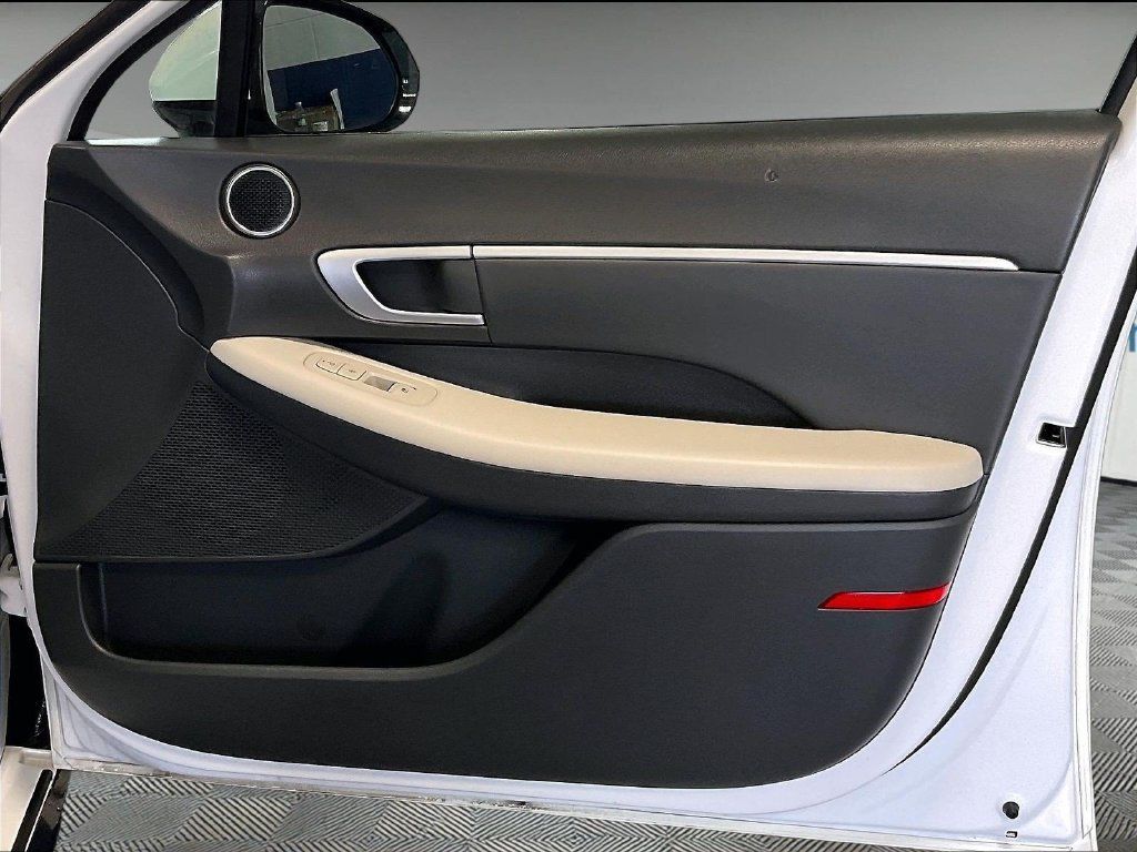 Used 2025 Hyundai Sonata SEL FWD image 12