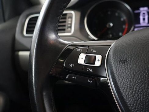 Used 2017 Volkswagen Jetta SE FWD image 18