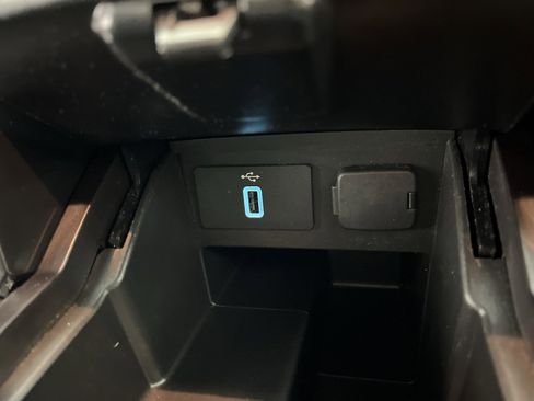 Used 2018 Ford Explorer XLT w/ Equipment Group 201A image 34