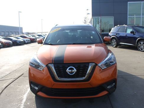 Used 2019 Nissan Kicks SR w/ SR Premium Package image 2