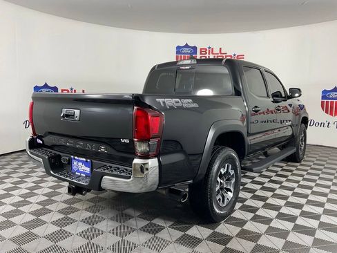 Used 2018 Toyota Tacoma TRD Off-Road RWD image 3