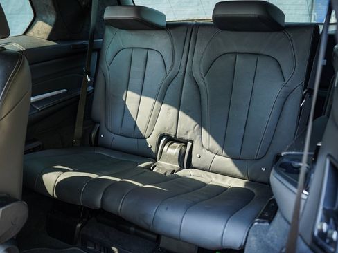 Used 2022 BMW X7 M50i image 24