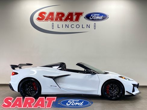 Used 2024 Chevrolet Corvette Z06 w/ Z07 Performance Package RWD image 1