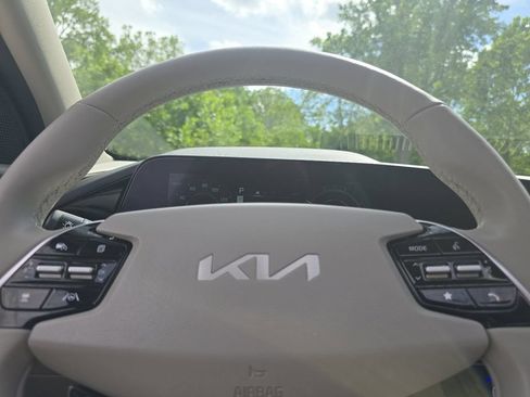 Used 2023 Kia Niro Wave w/ Wave Preserve Package FWD image 28