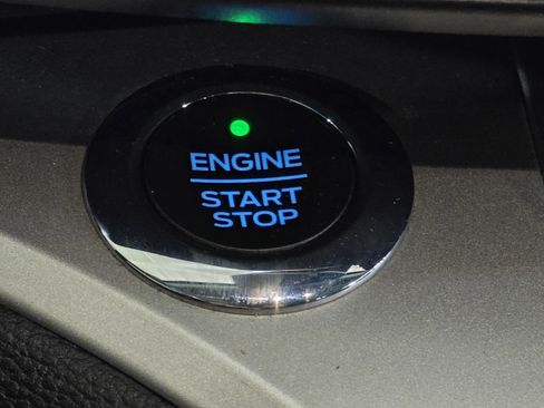 Used 2021 Ford Explorer XLT image 31