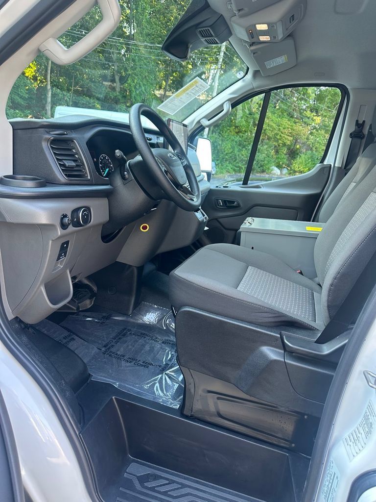 Used 2024 Ford E-Transit Low Roof RWD image 11