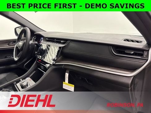 New 2026 Jeep Grand Cherokee Limited AWD/4WD image 17