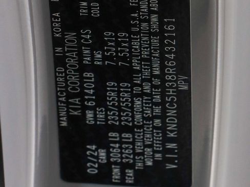 Used 2024 Kia Carnival EX image 34