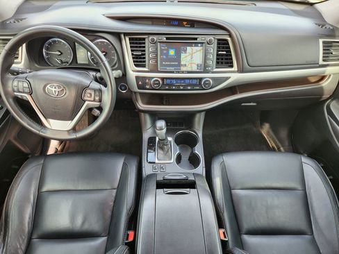 Used 2016 Toyota Highlander XLE image 28