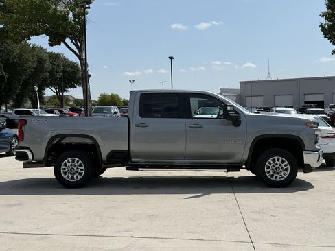 Used 2025 Chevrolet Silverado 2500 LT w/ Convenience Package AWD/4WD image 3